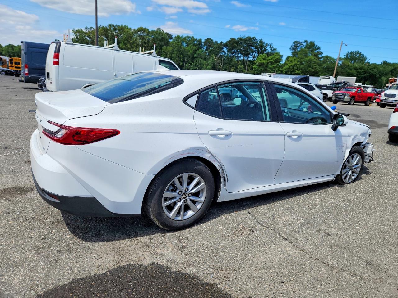 2026 TOYOTA CAMRY LE — снимка 3