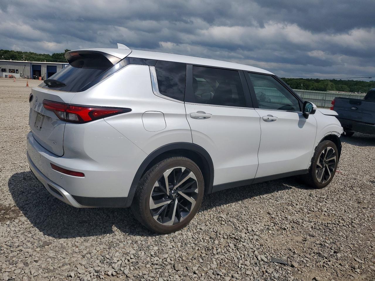 2024 MITSUBISHI OUTLANDER SE — снимка 3