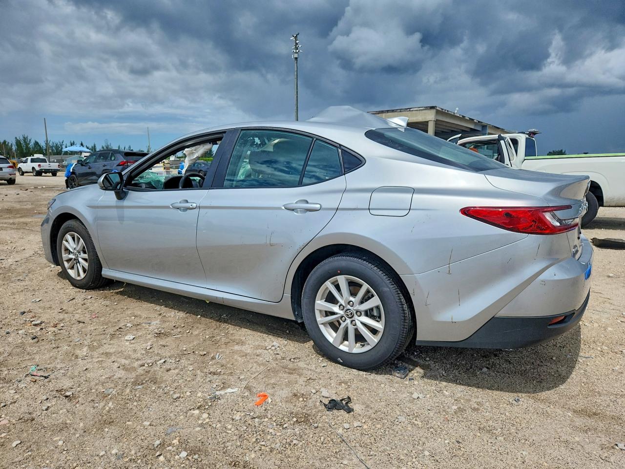 2026 TOYOTA CAMRY LE — снимка 2
