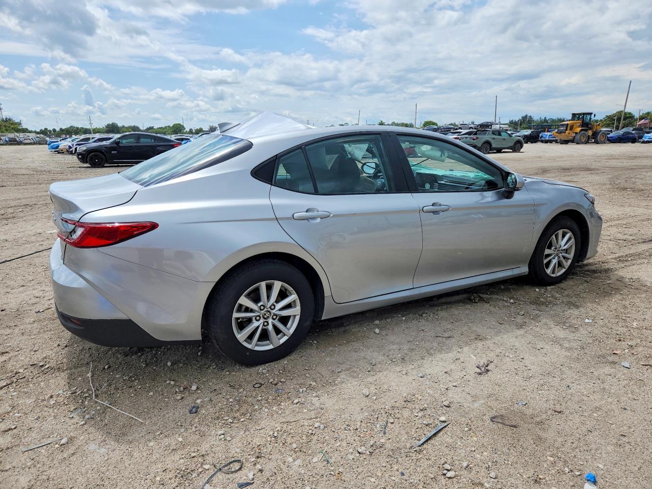 2026 TOYOTA CAMRY LE — снимка 3
