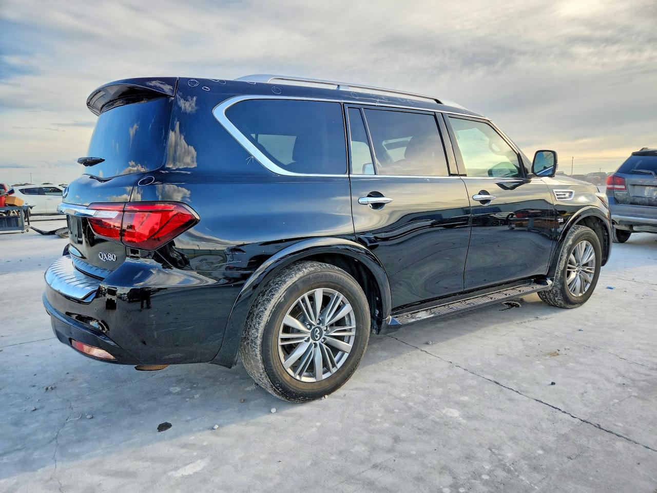 2019 INFINITI QX80 LUXE — снимка 3