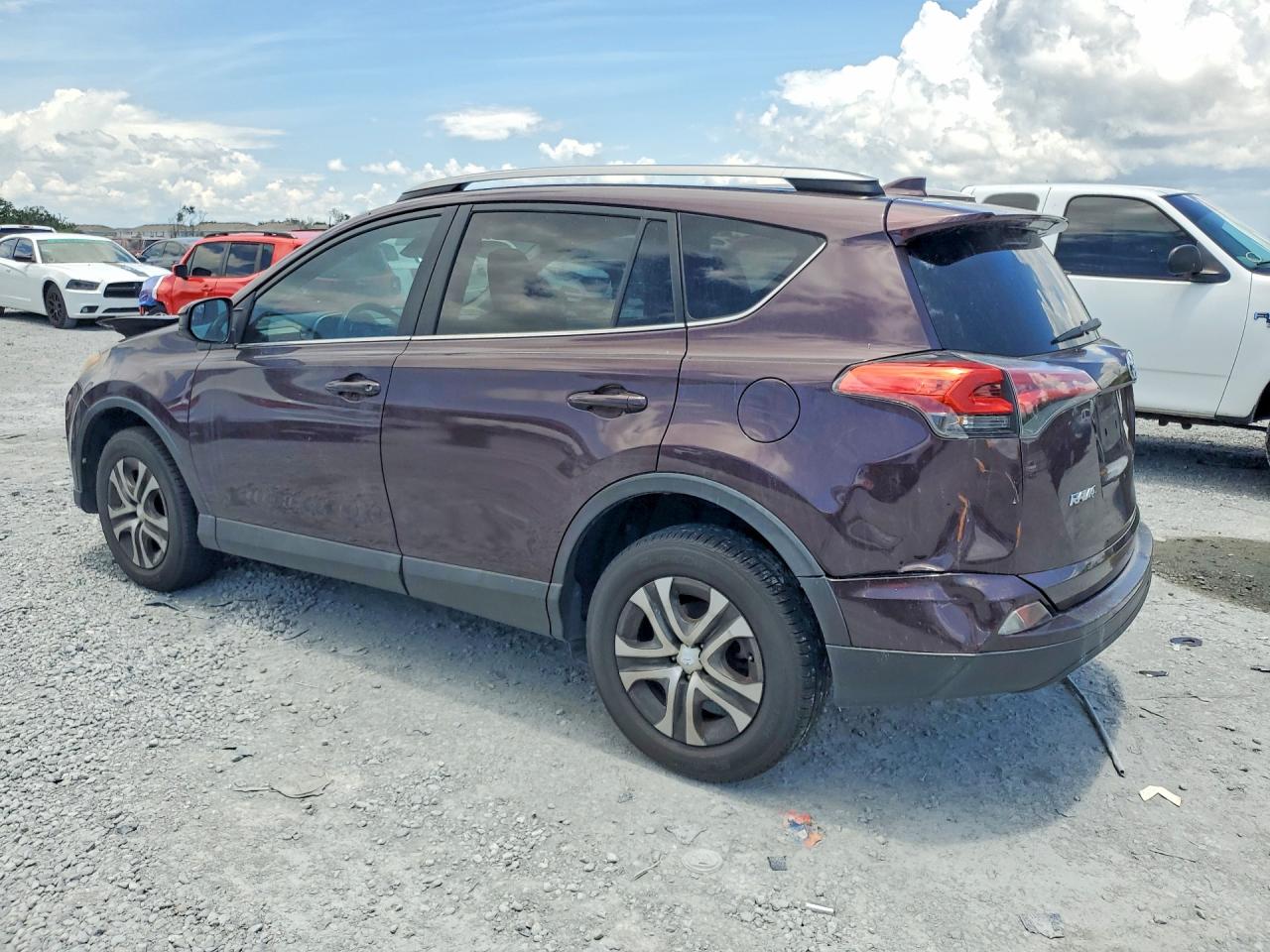 2017 TOYOTA RAV4 LE — снимка 2