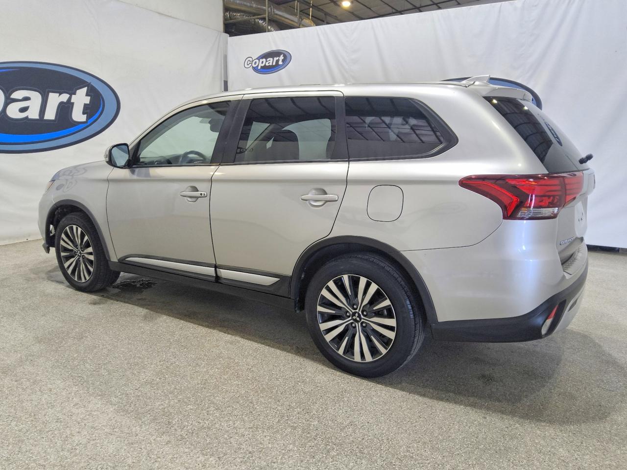 2020 MITSUBISHI OUTLANDER SE/SEL/LE — снимка 2
