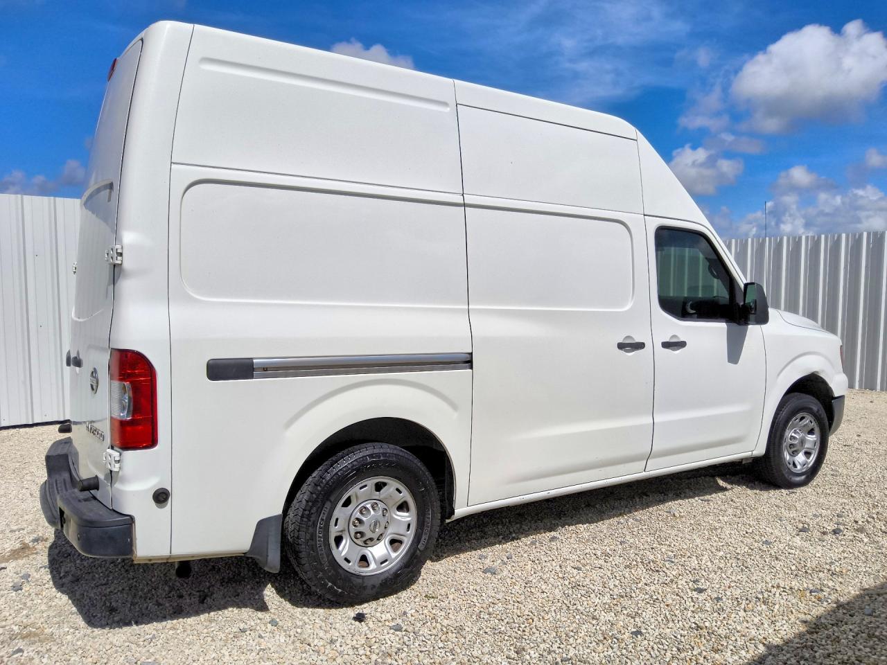 2017 NISSAN NV 2500 HD SV — снимка 3