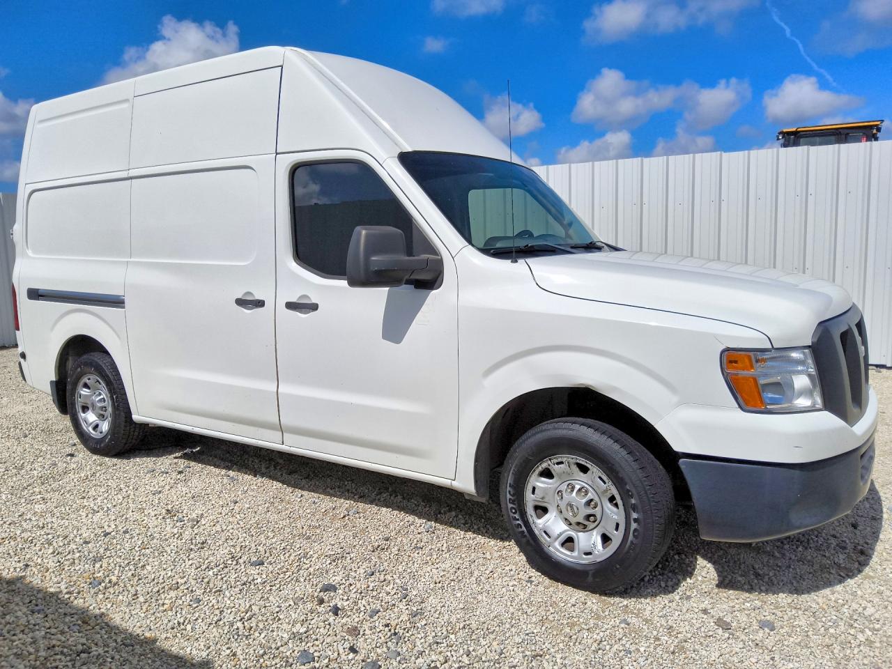 2017 NISSAN NV 2500 HD SV — снимка 4