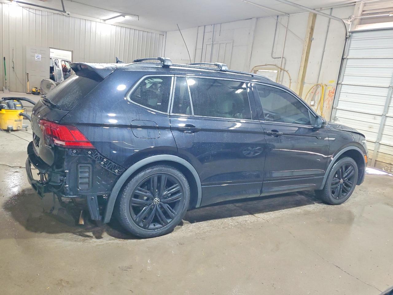 2022 VOLKSWAGEN TIGUAN SE R-LINE BLACK — снимка 3