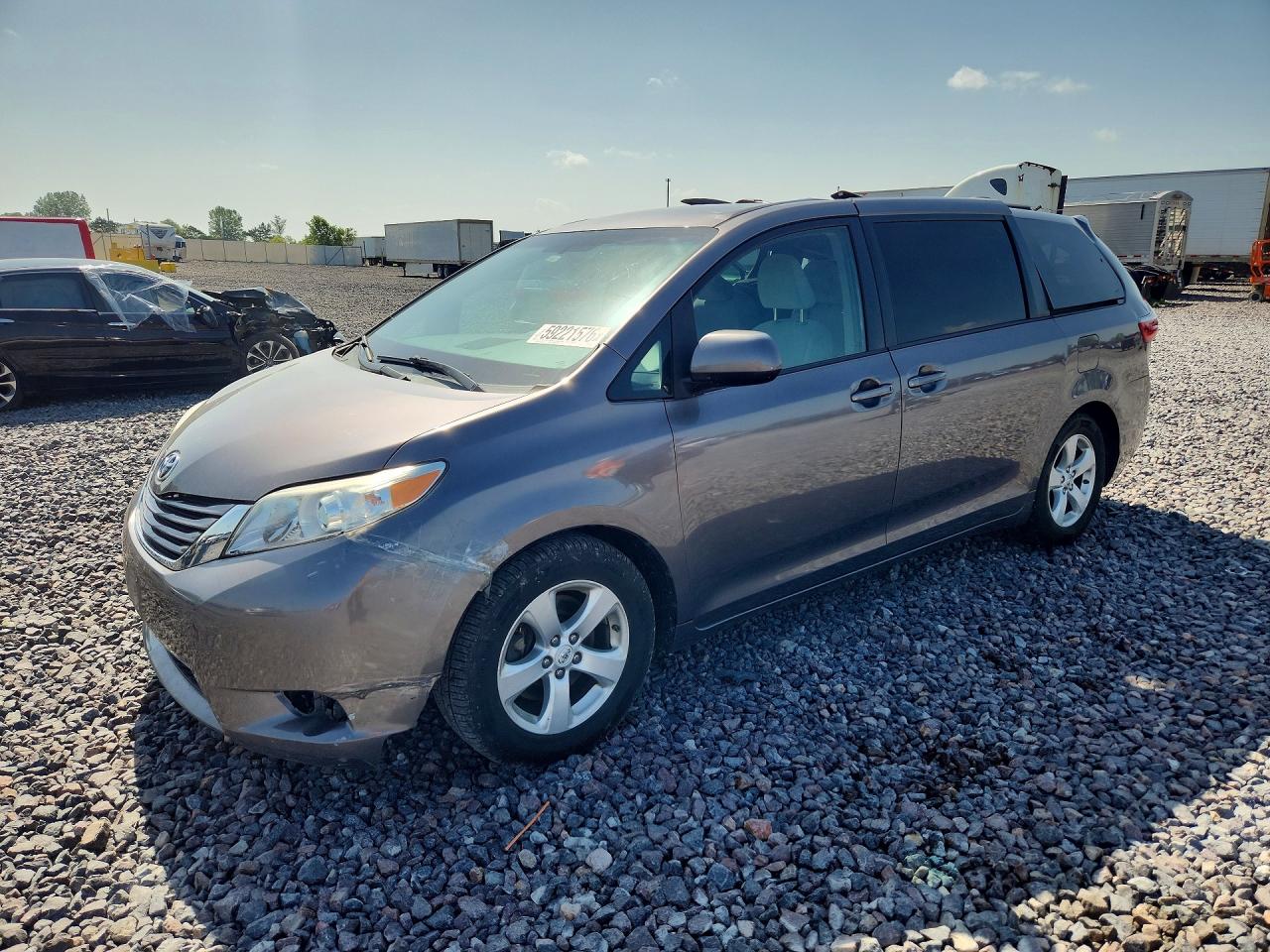 2015 TOYOTA SIENNA LE