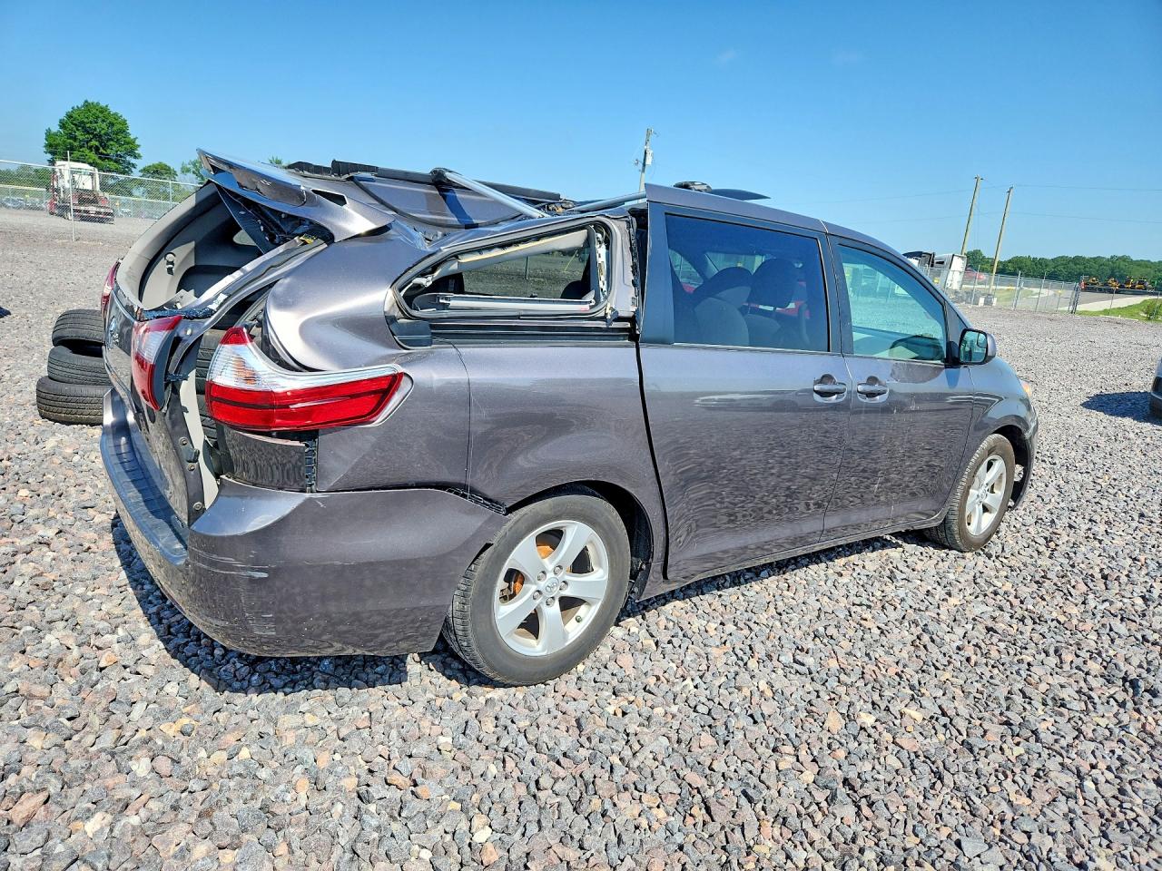 2015 TOYOTA SIENNA LE — снимка 3
