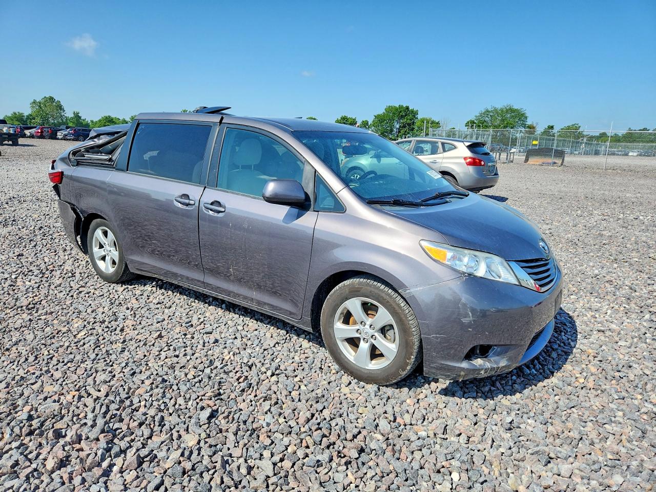 2015 TOYOTA SIENNA LE — снимка 4