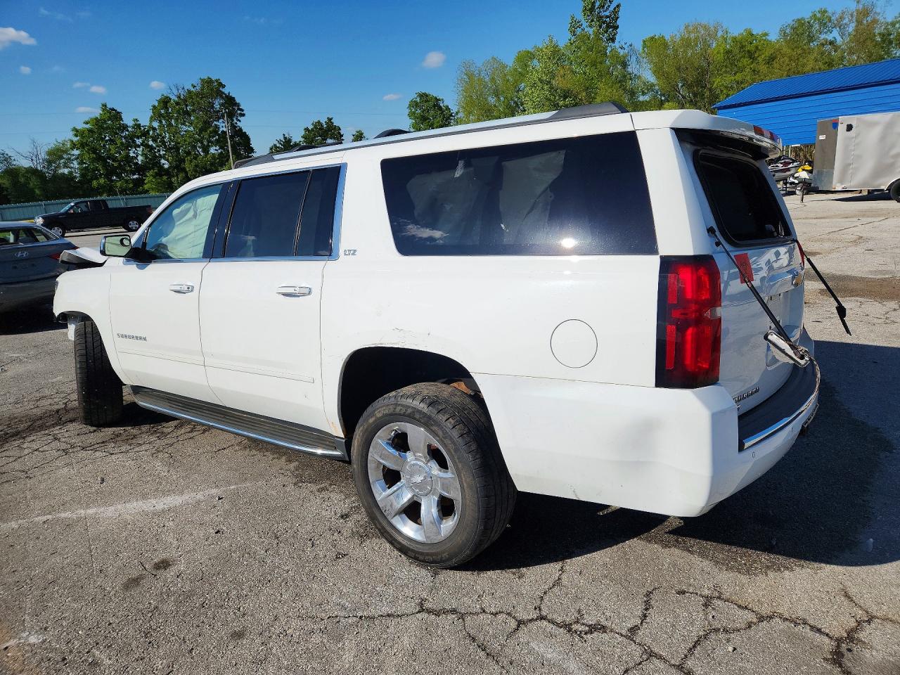 2016 CHEVROLET SUBURBAN K1500 LTZ — снимка 2