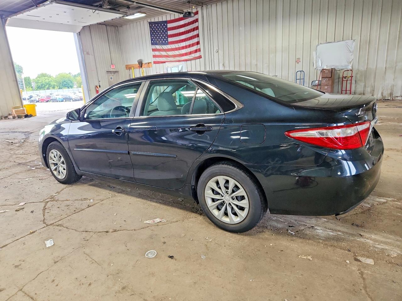 2015 TOYOTA CAMRY LE — снимка 2