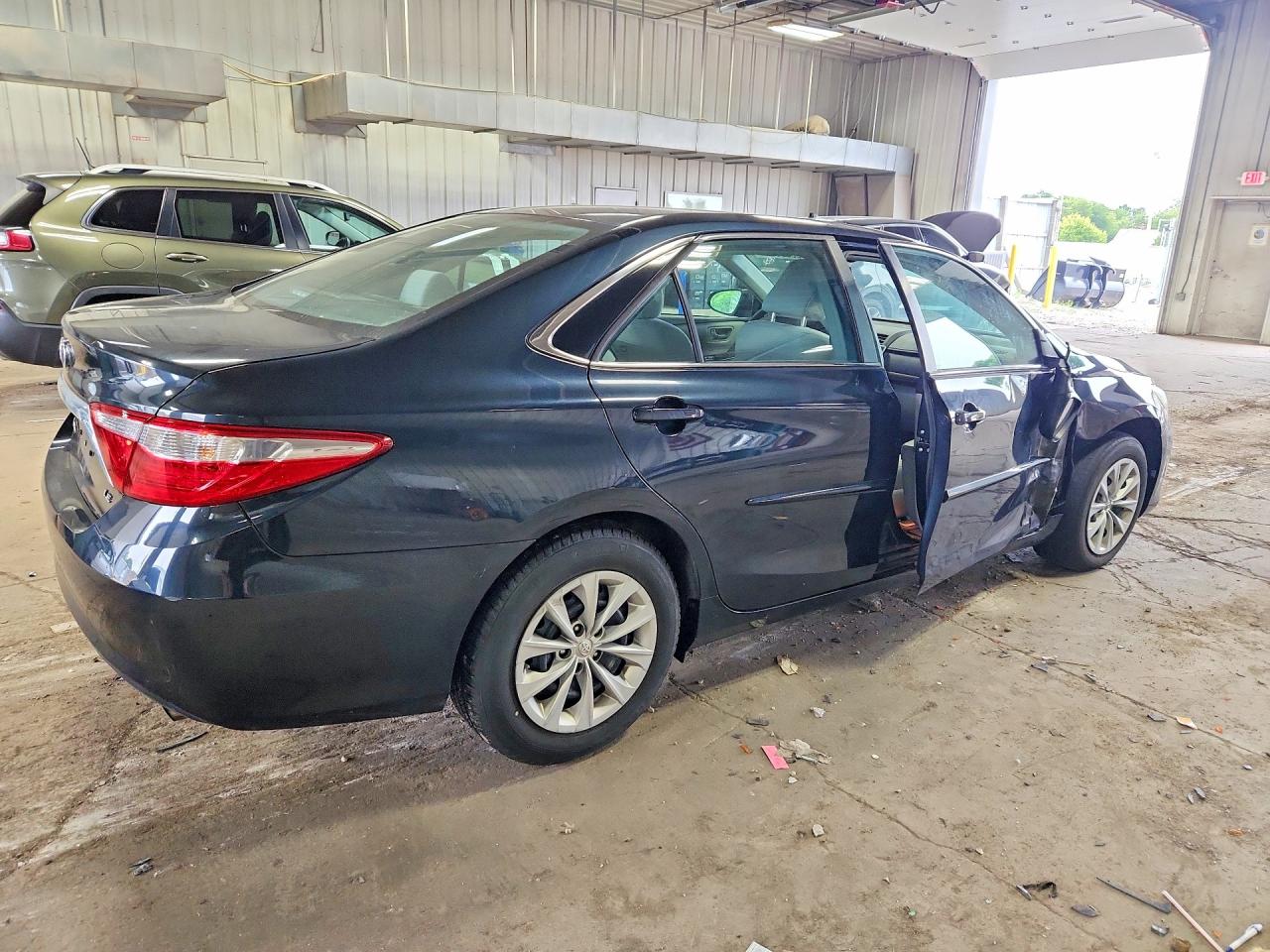 2015 TOYOTA CAMRY LE — снимка 3