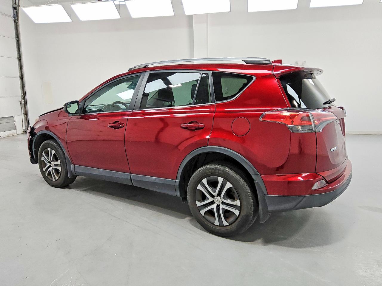 2018 TOYOTA RAV4 LE — снимка 2