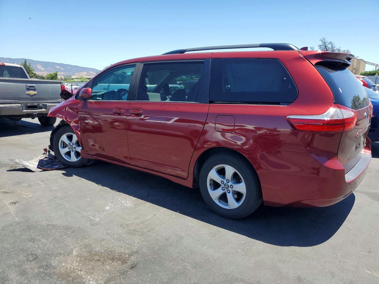 2019 TOYOTA SIENNA LE — снимка 2