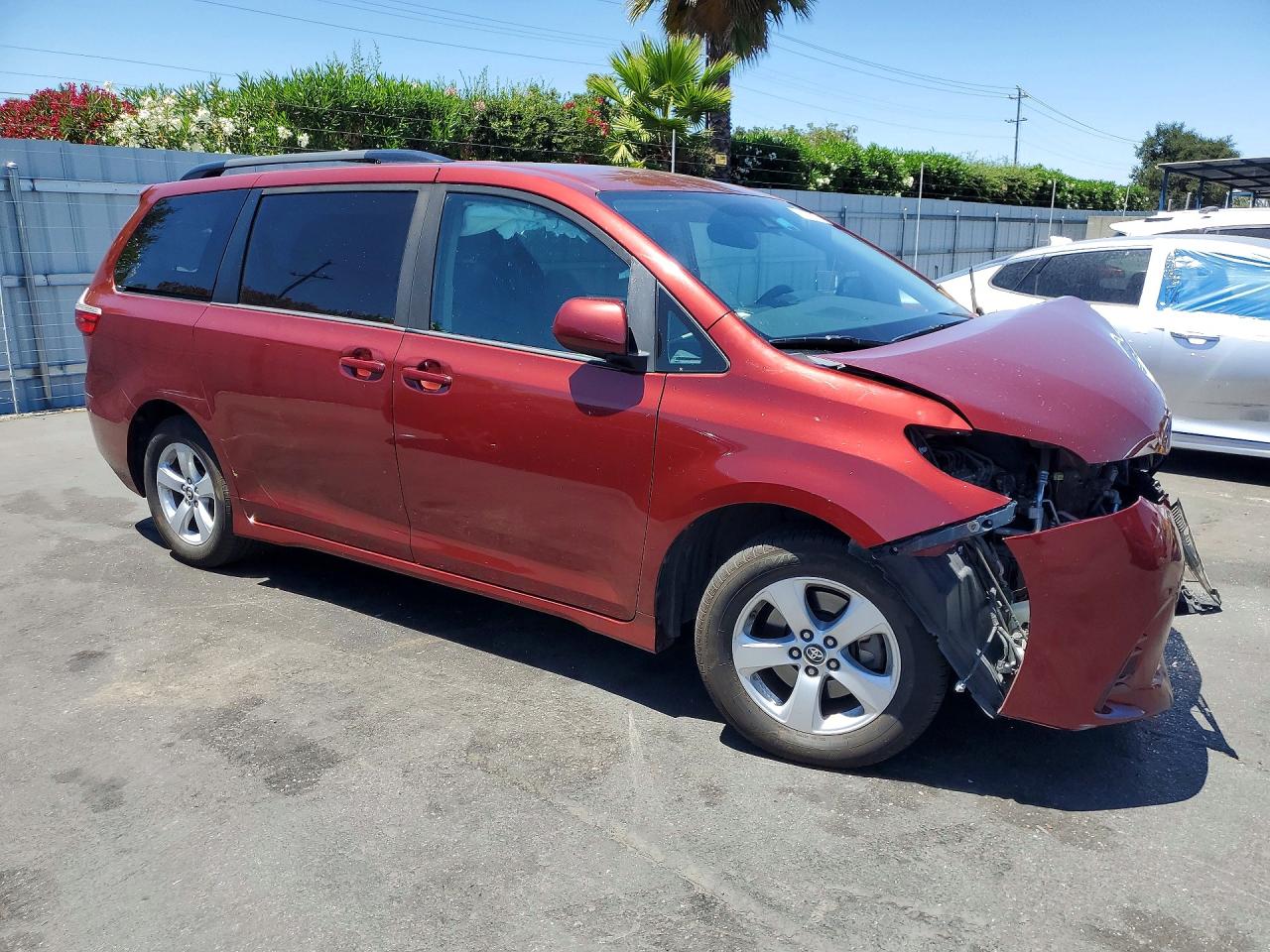 2019 TOYOTA SIENNA LE — снимка 4
