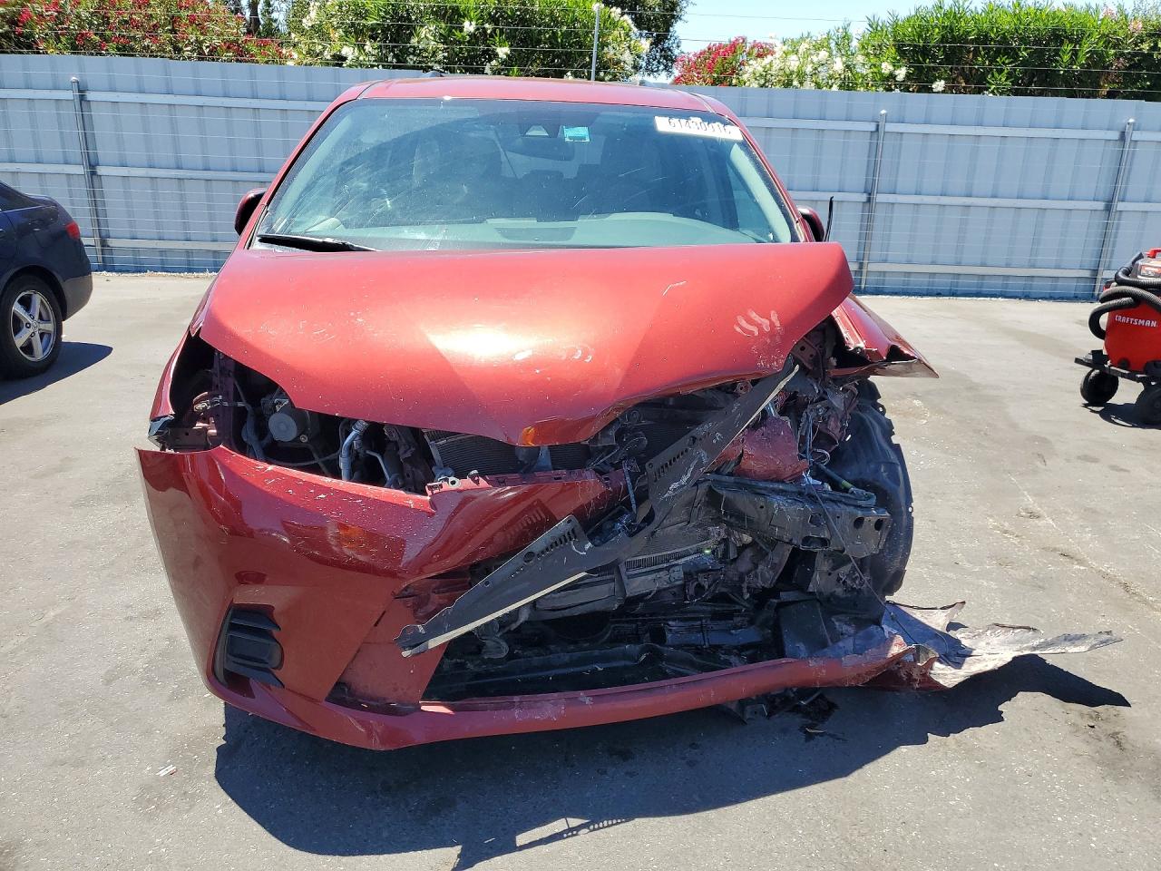 2019 TOYOTA SIENNA LE — снимка 5
