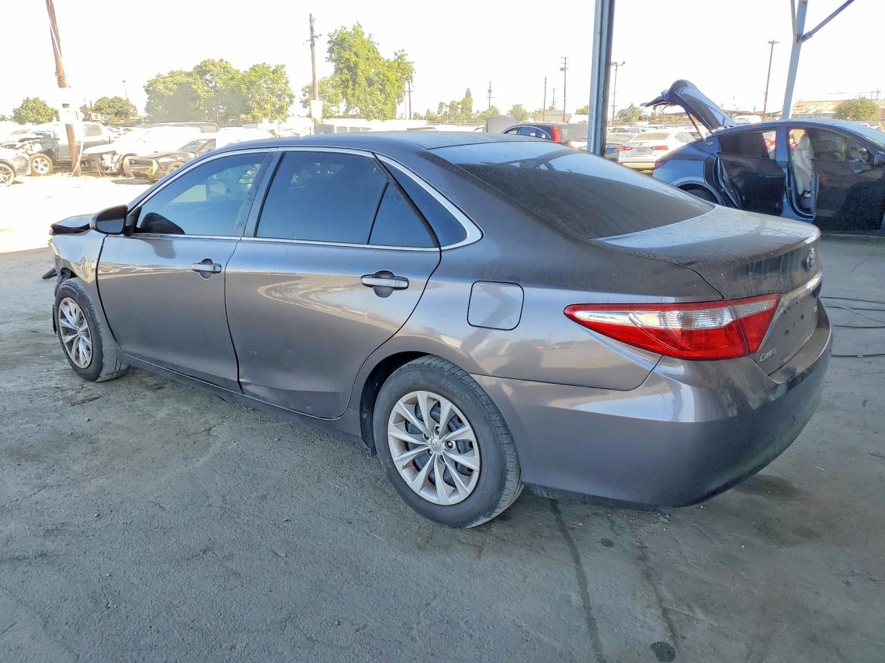 2016 TOYOTA CAMRY LE — снимка 2