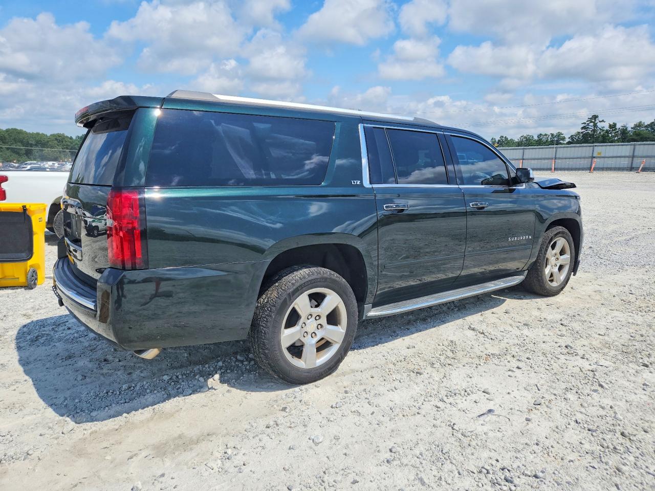 2016 CHEVROLET SUBURBAN C1500 LTZ — снимка 3