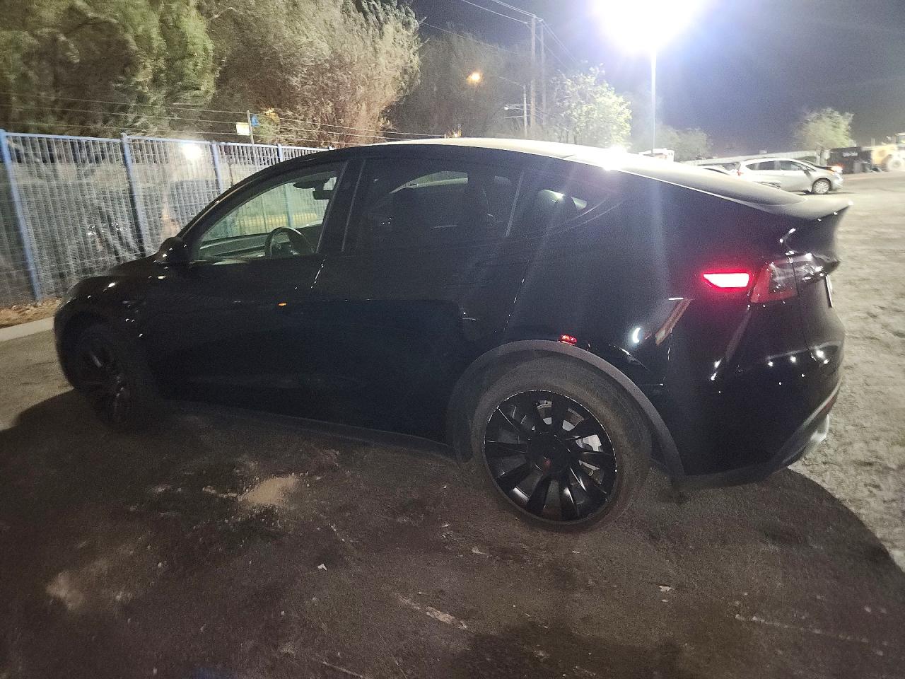 2025 TESLA MODEL Y — снимка 2
