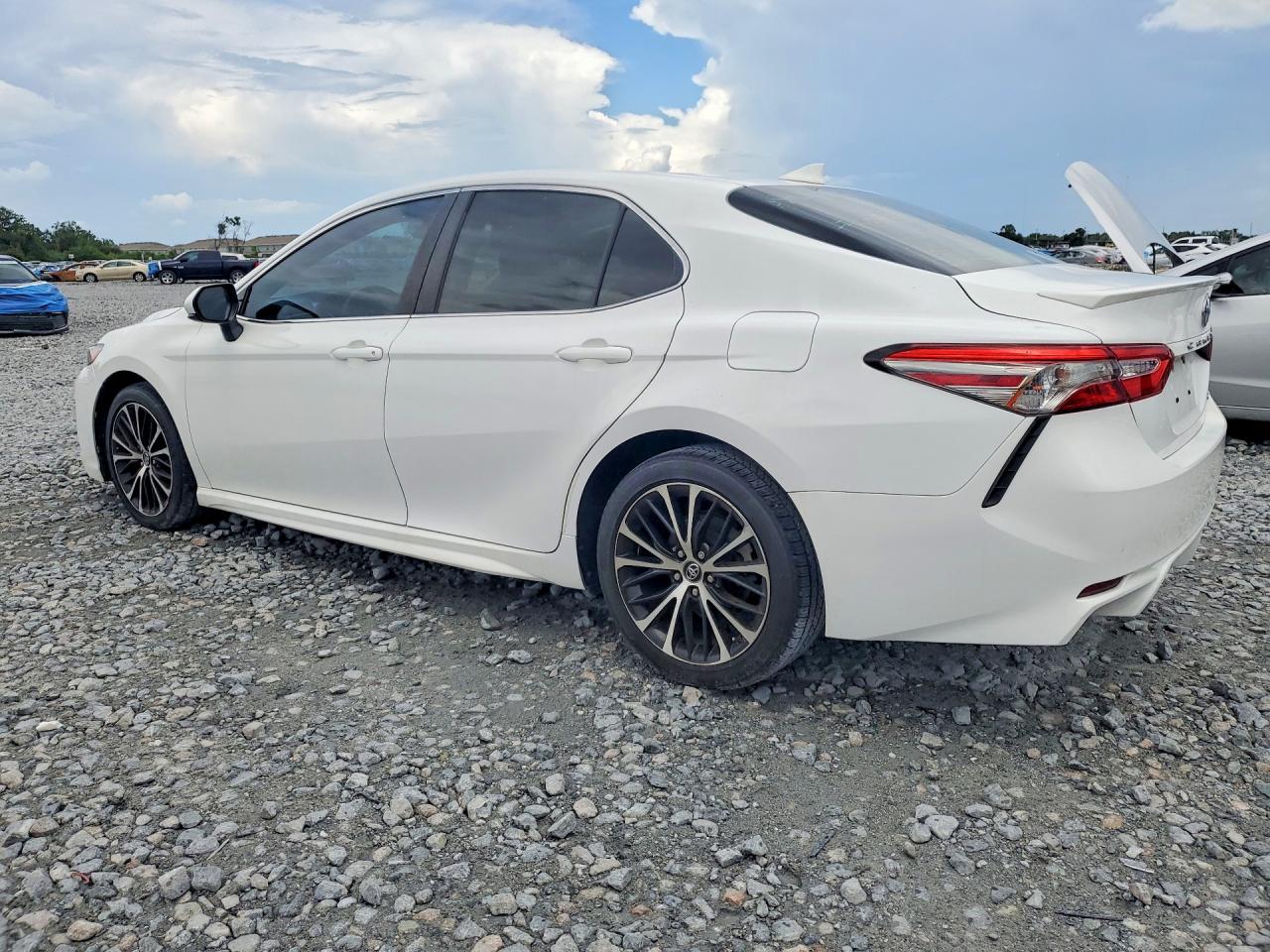 2019 TOYOTA CAMRY SE — снимка 2
