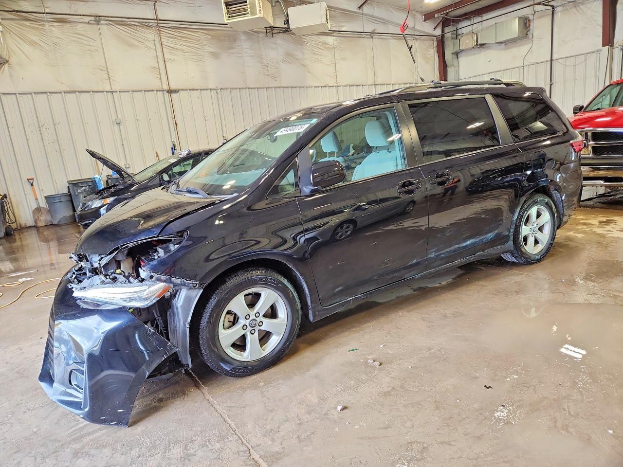 2020 TOYOTA SIENNA LE