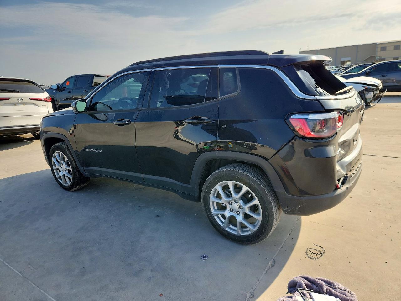 2024 JEEP COMPASS LATITUDE LUX — снимка 2
