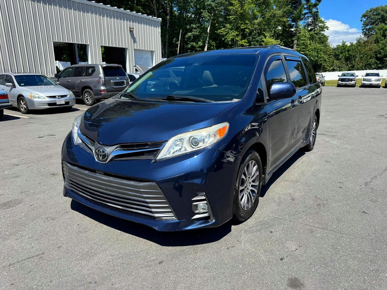2018 TOYOTA SIENNA XLE 8-PASSENGER