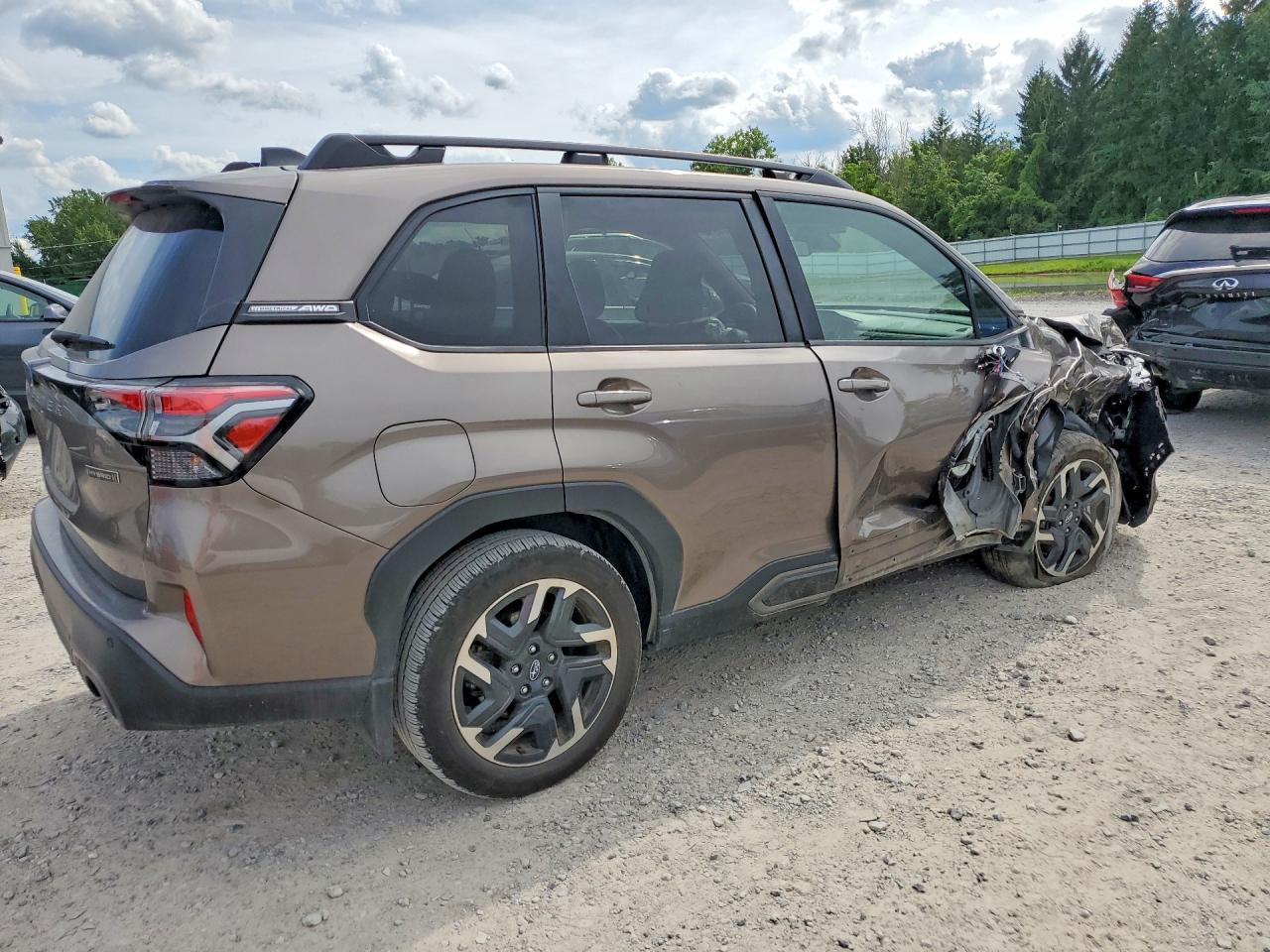 2025 SUBARU FORESTER LIMITED — снимка 3