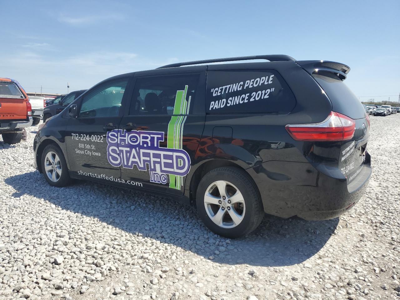2017 TOYOTA SIENNA LE — снимка 2