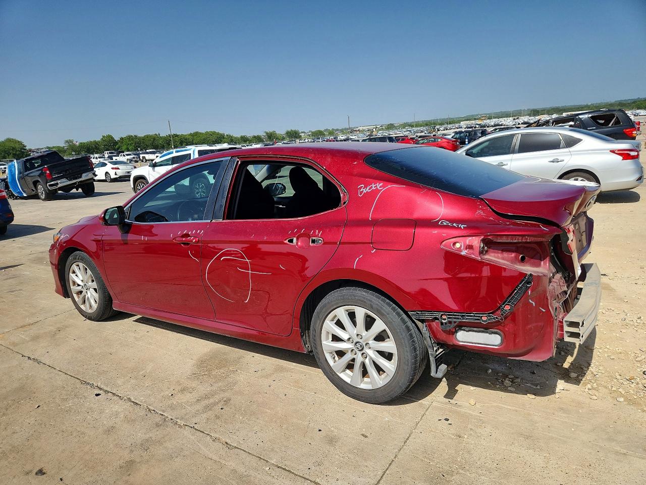 2018 TOYOTA CAMRY LE — снимка 2