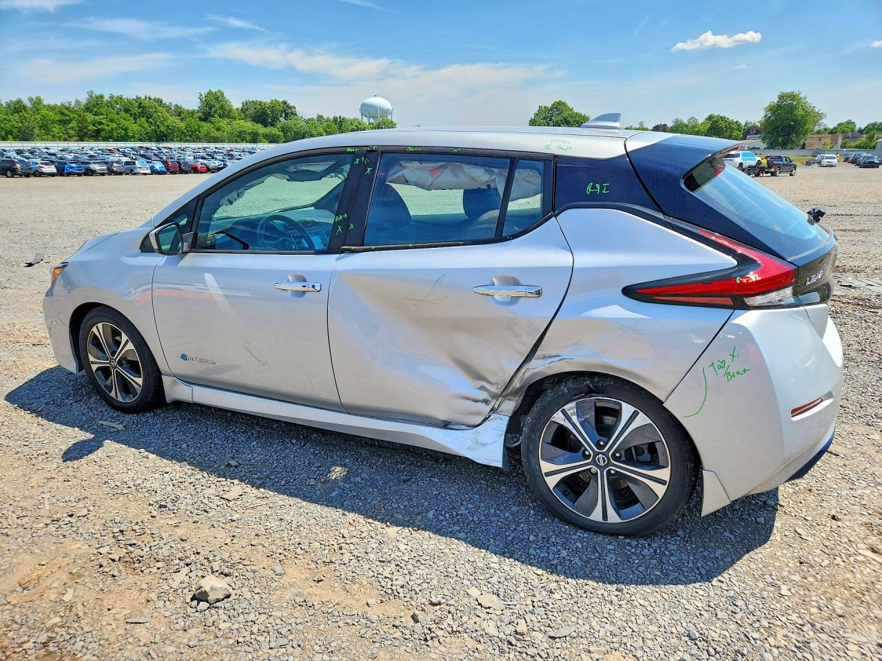 2018 NISSAN LEAF SV — снимка 2