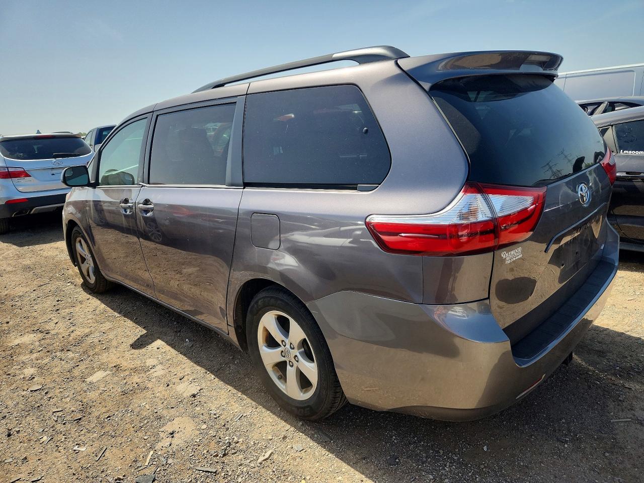 2015 TOYOTA SIENNA LE — снимка 2