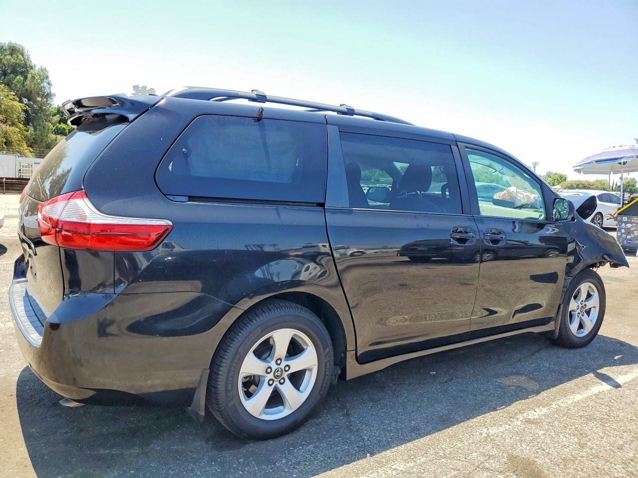 2018 TOYOTA SIENNA LE — снимка 3