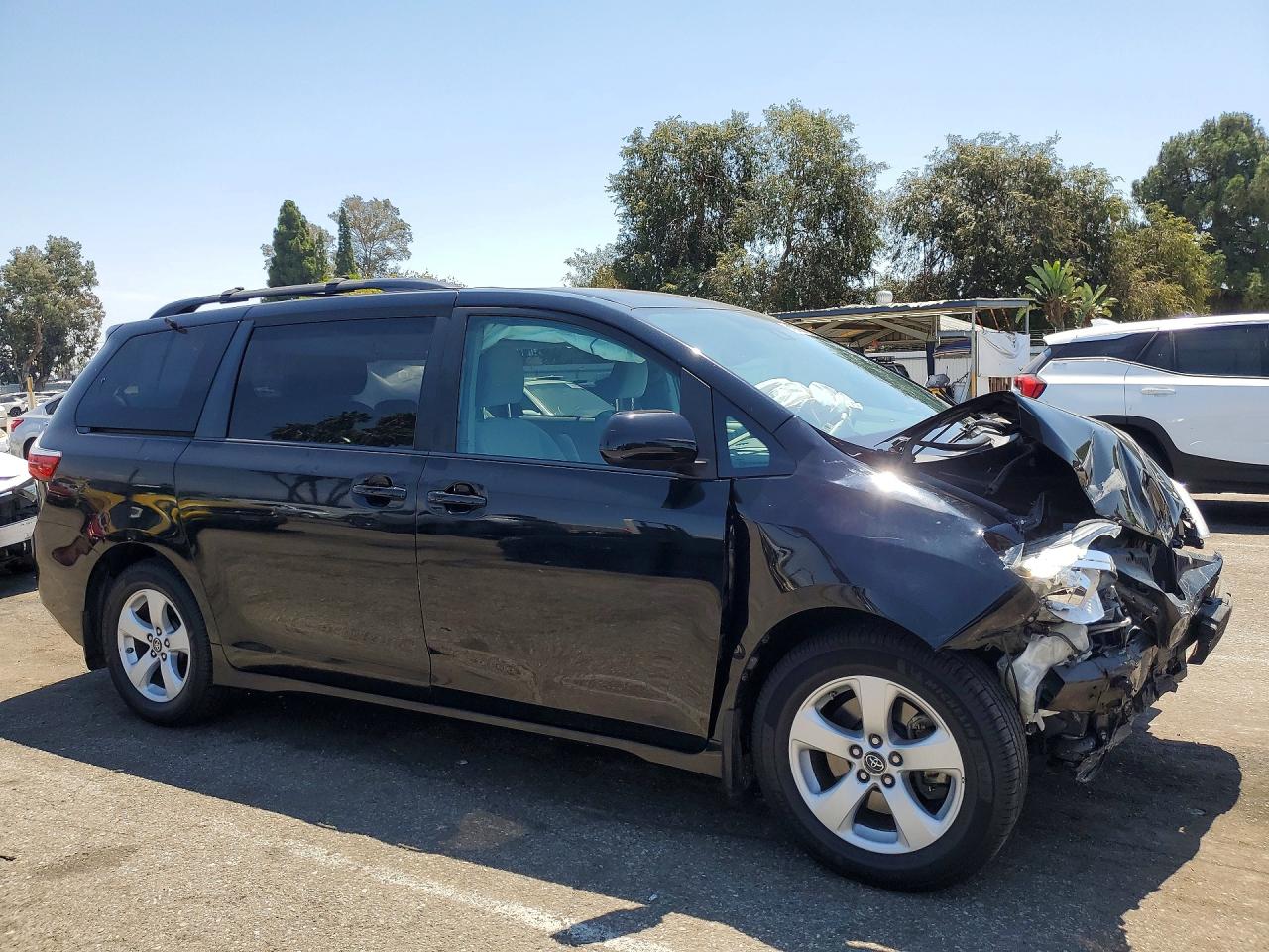 2018 TOYOTA SIENNA LE — снимка 4