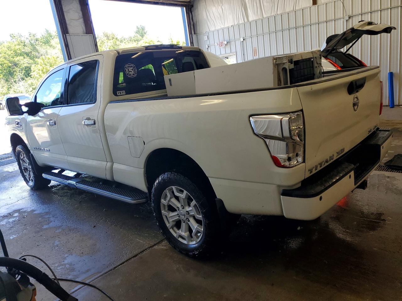 2016 NISSAN TITAN XD SL — снимка 2