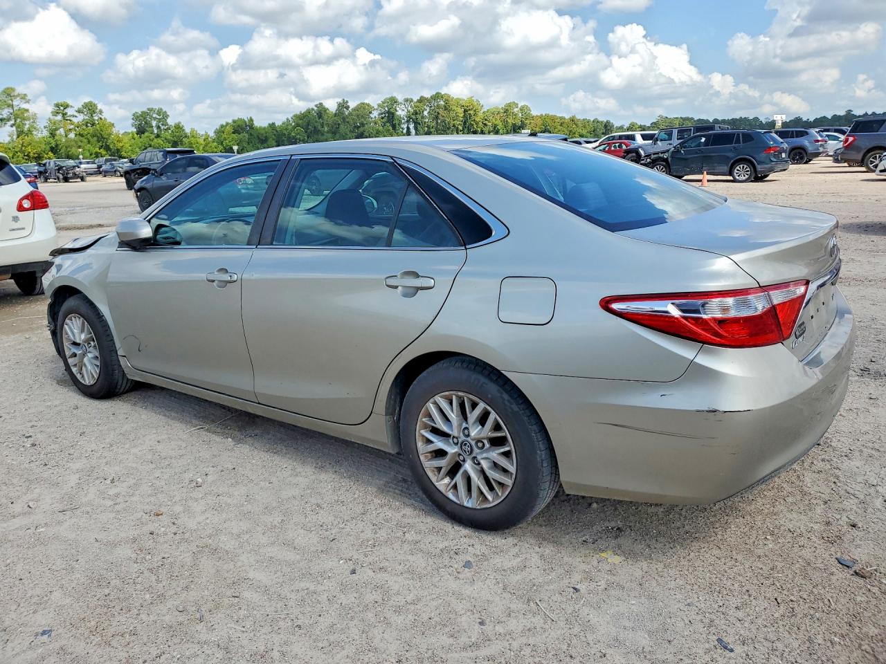 2016 TOYOTA CAMRY LE — снимка 2
