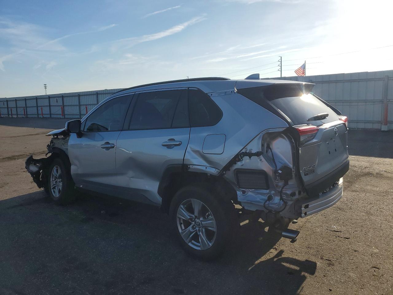 2024 TOYOTA RAV4 XLE — снимка 2