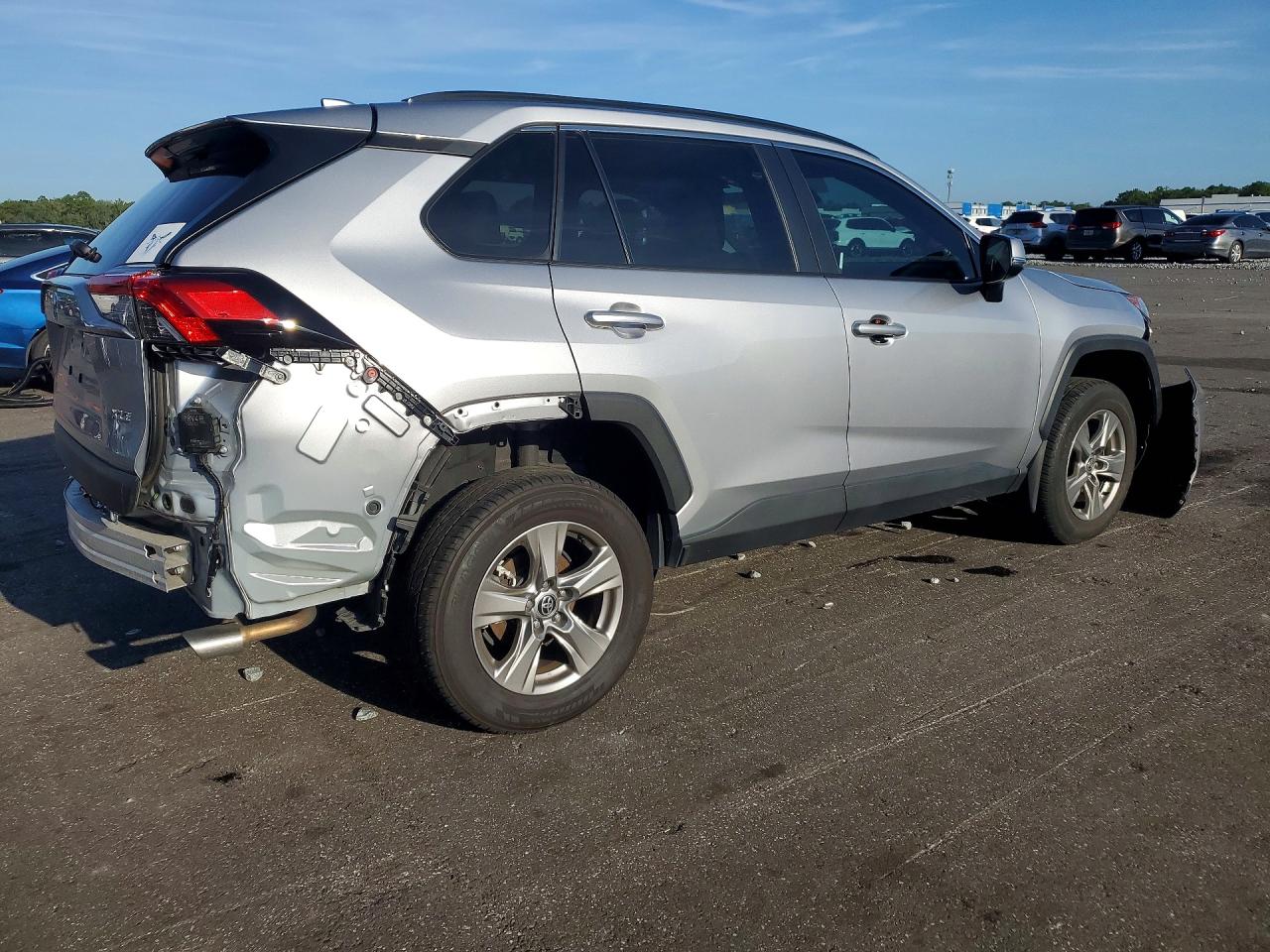 2024 TOYOTA RAV4 XLE — снимка 3