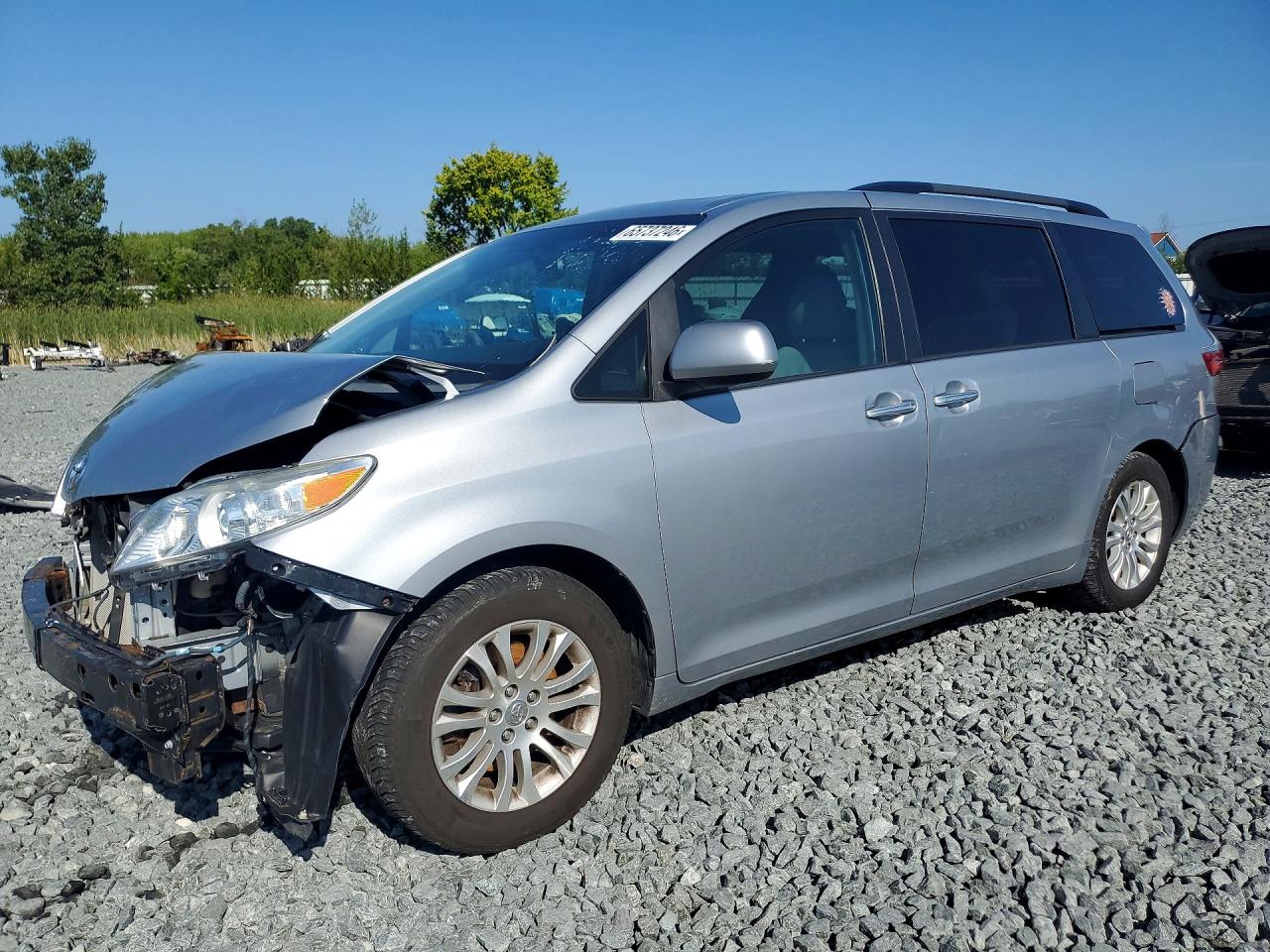 2016 TOYOTA SIENNA XLE 8-PASSENGER