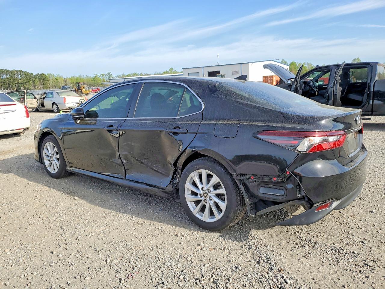 2021 TOYOTA CAMRY LE — снимка 2