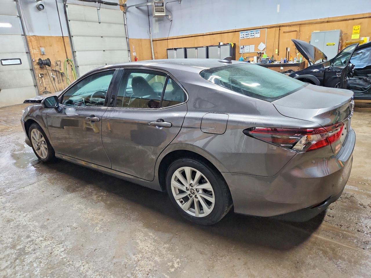 2022 TOYOTA CAMRY LE — снимка 2