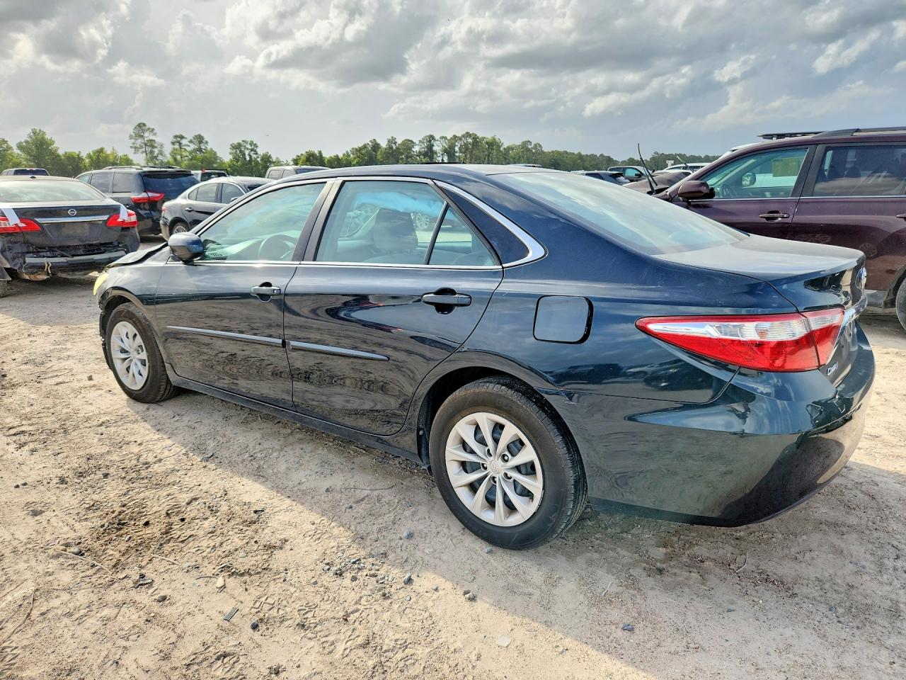 2015 TOYOTA CAMRY LE — снимка 2