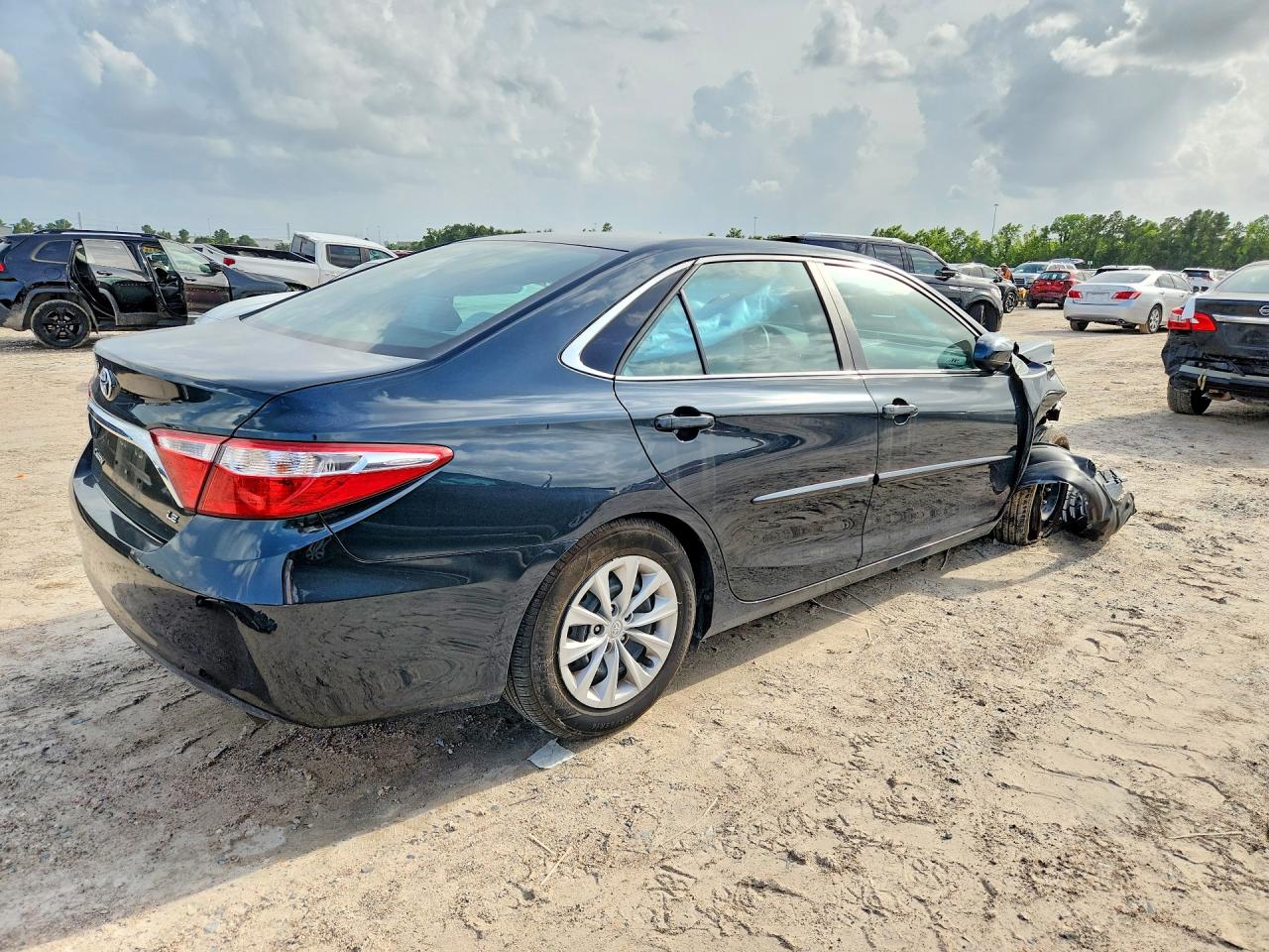 2015 TOYOTA CAMRY LE — снимка 3