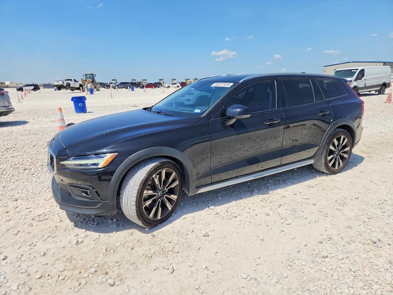 2021 VOLVO V60 CROSS COUNTRY T5 MOMENTUM
