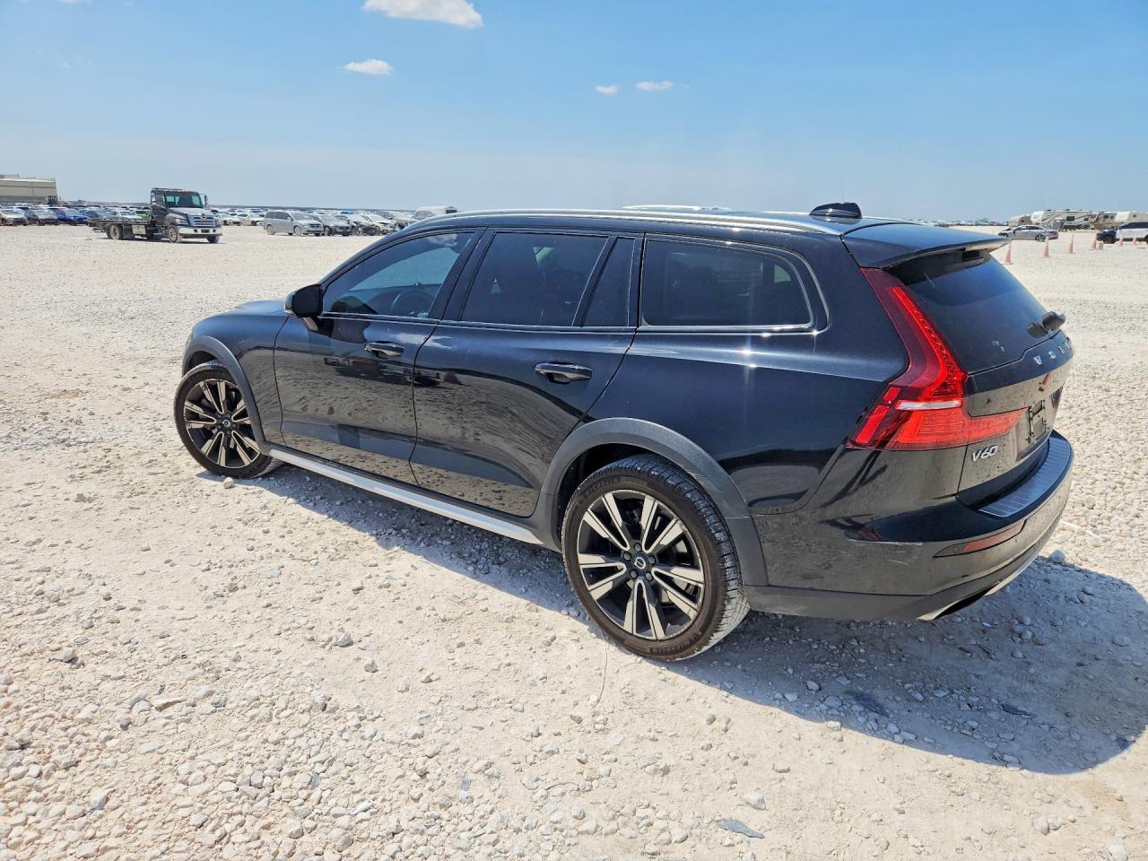 2021 VOLVO V60 CROSS COUNTRY T5 MOMENTUM — снимка 2