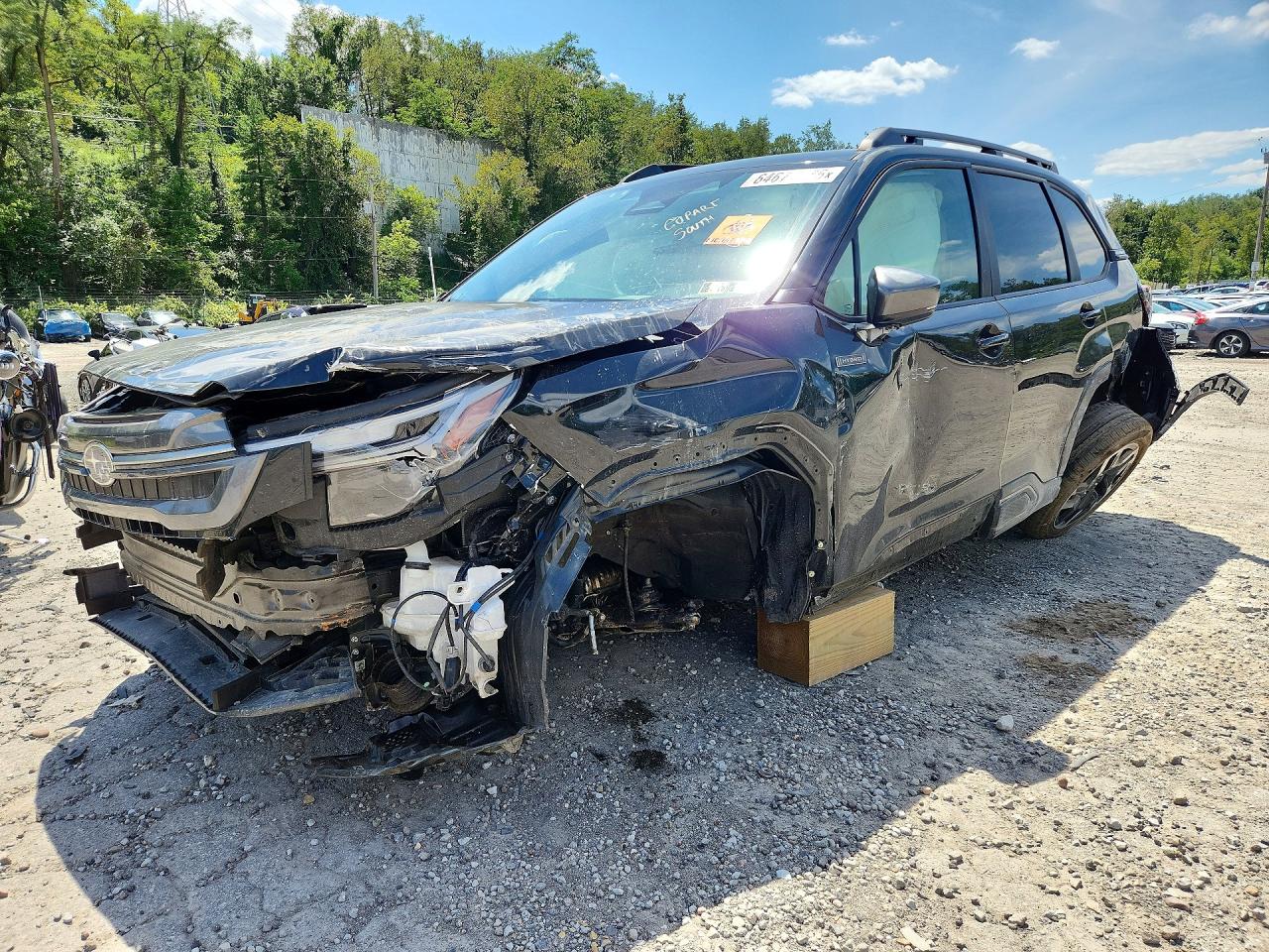 2025 SUBARU FORESTER LIMITED
