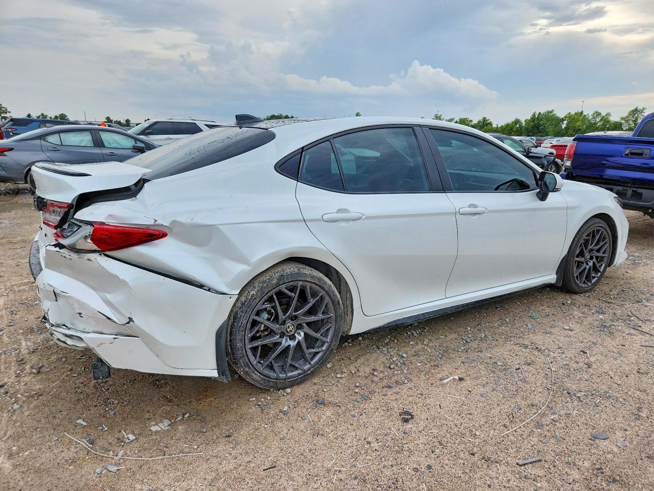 2025 TOYOTA CAMRY XSE — снимка 3