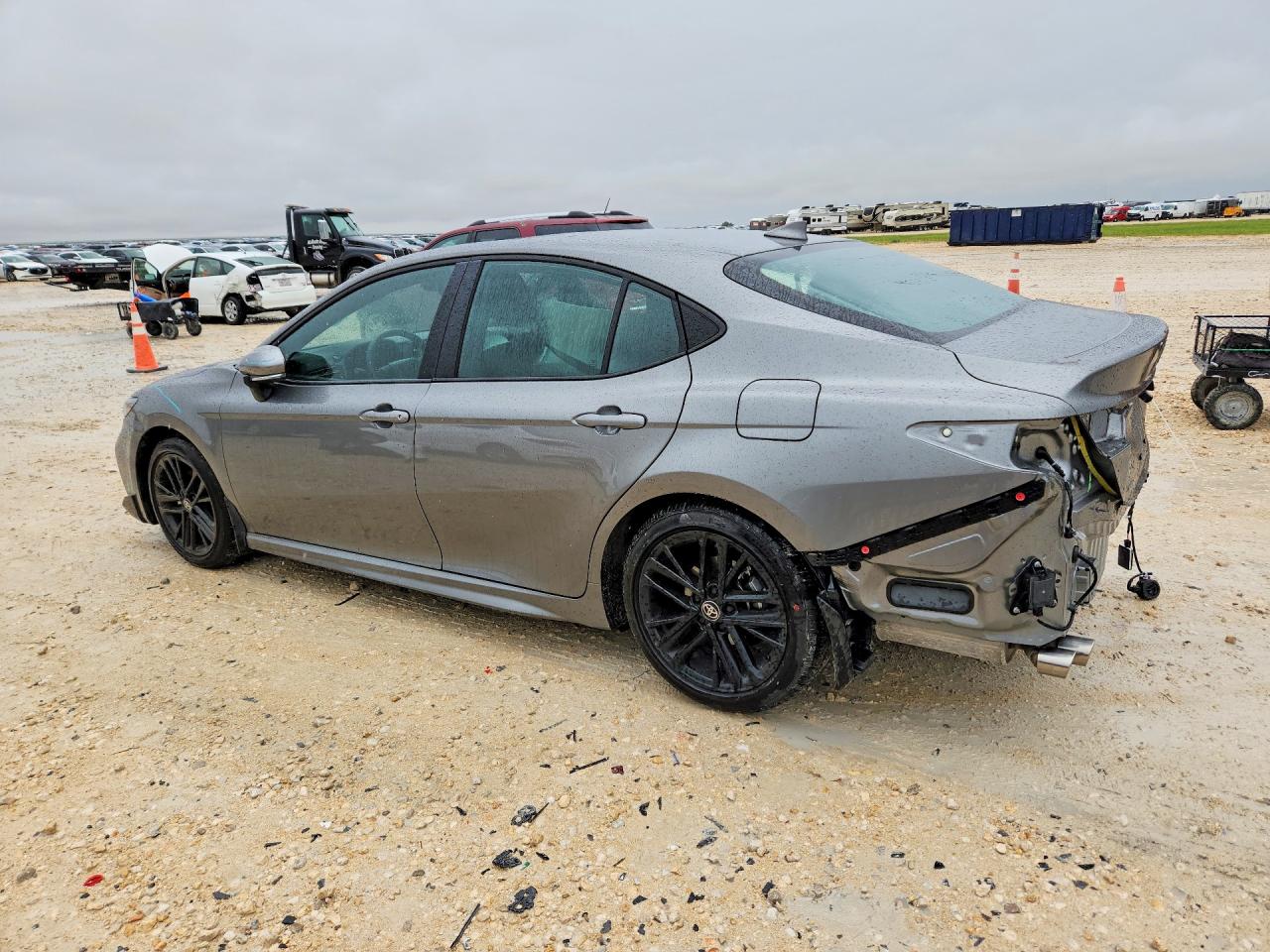2026 TOYOTA CAMRY SE — снимка 2