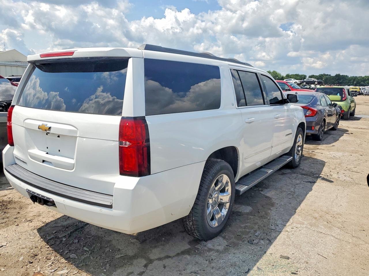 2016 CHEVROLET SUBURBAN K1500 LT — снимка 3