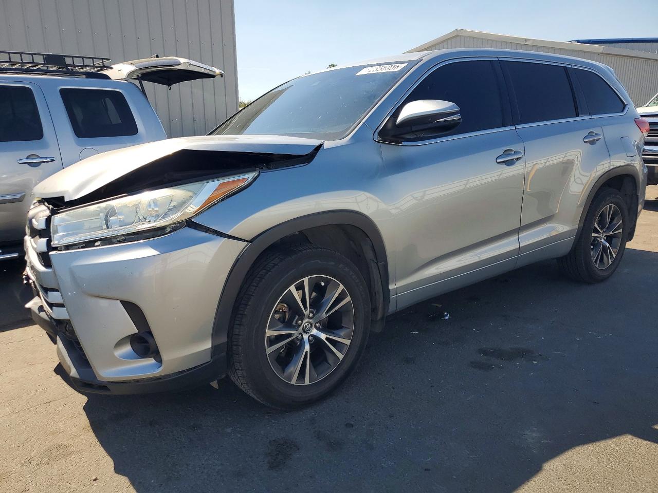 2018 TOYOTA HIGHLANDER LE